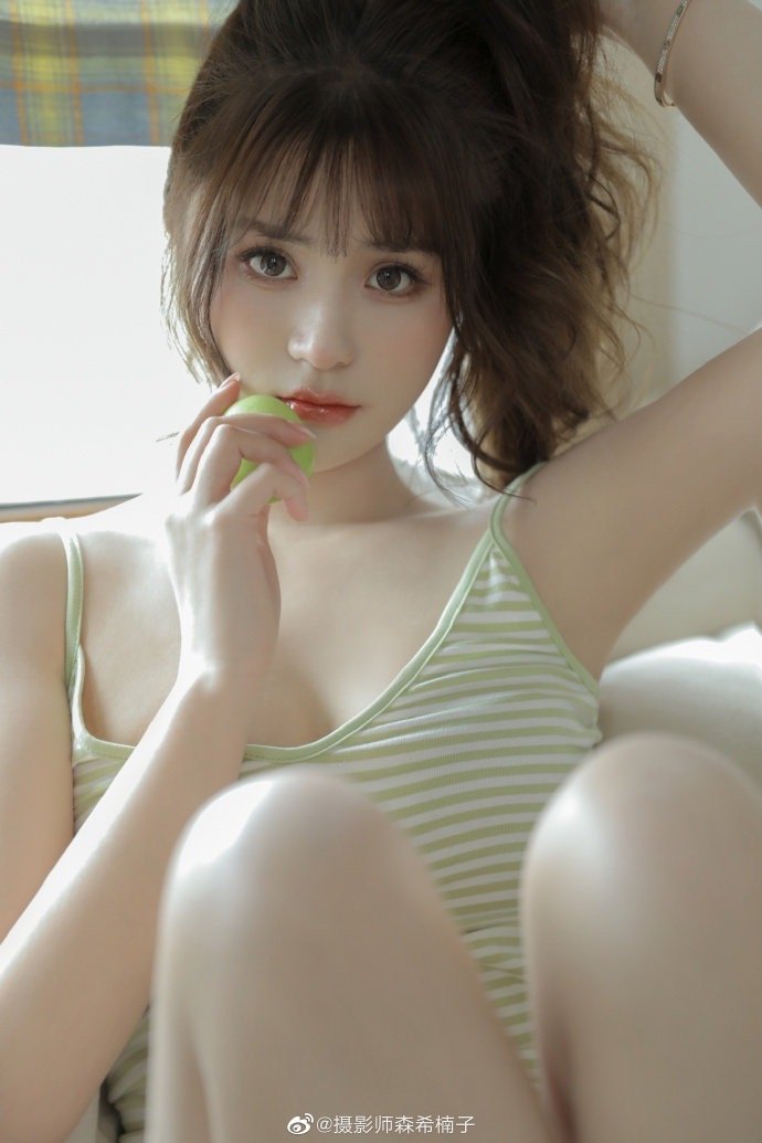 公寓春光 封面